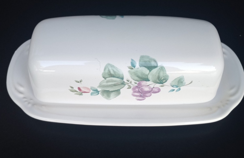 Vintage Pfaltzgraff Grapevine Pattern Lidded Butter Dish White Purple Green